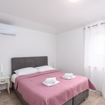 Villa Buroli With Pool, Sauna And Jacuzzi Bagian luar foto