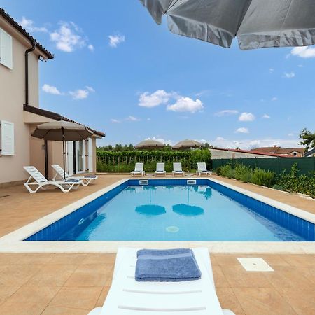 Villa Buroli With Pool, Sauna And Jacuzzi Bagian luar foto