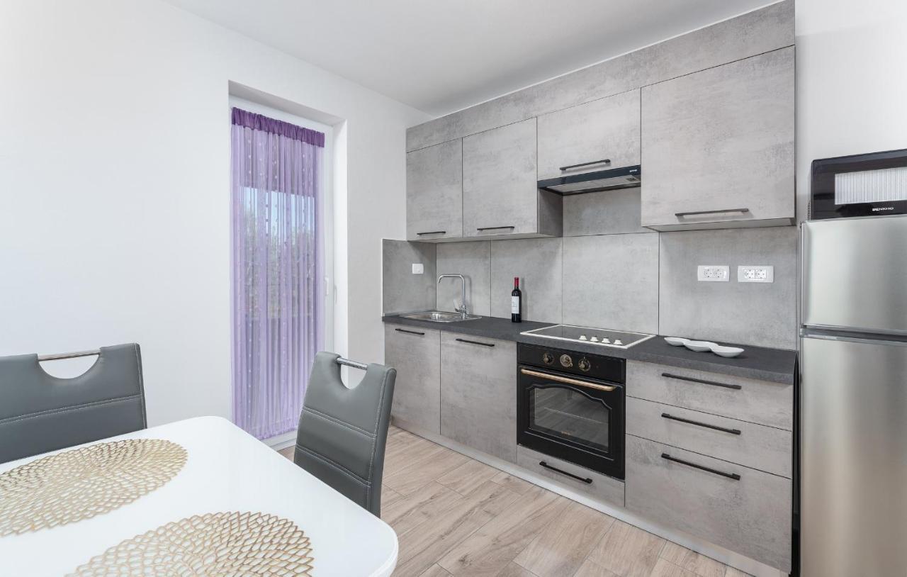 Villa Buroli With Pool, Sauna And Jacuzzi Bagian luar foto