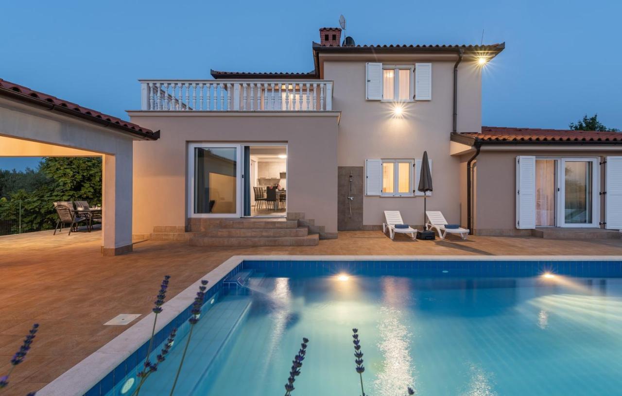Villa Buroli With Pool, Sauna And Jacuzzi Bagian luar foto
