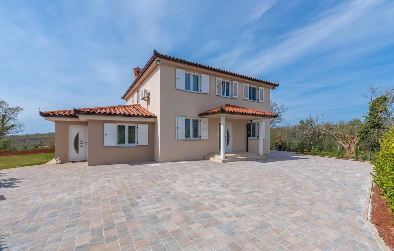 Villa Buroli With Pool, Sauna And Jacuzzi Bagian luar foto