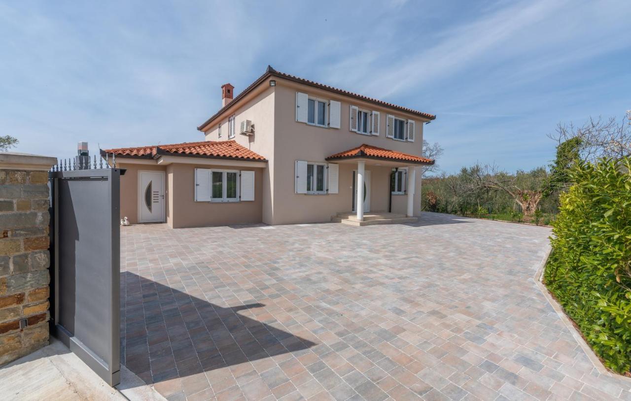 Villa Buroli With Pool, Sauna And Jacuzzi Bagian luar foto