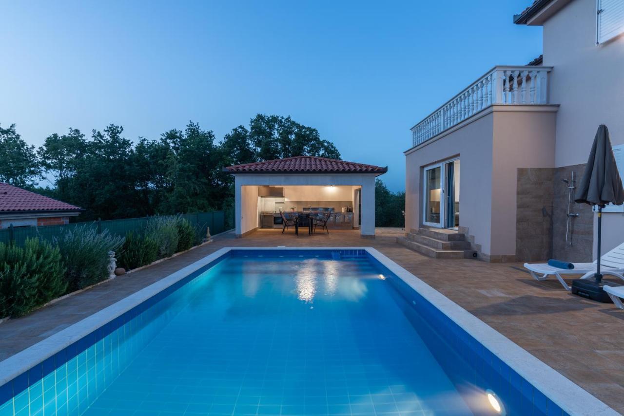 Villa Buroli With Pool, Sauna And Jacuzzi Bagian luar foto