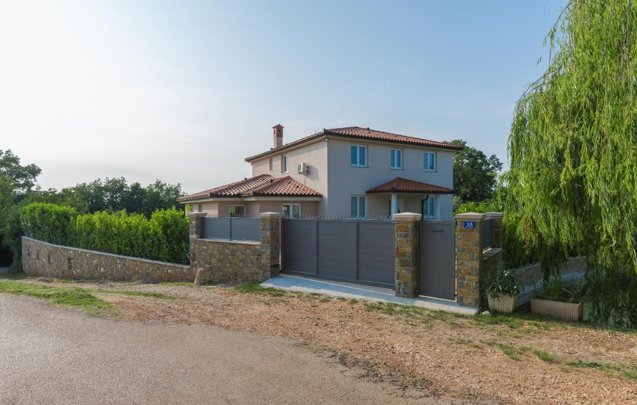 Villa Buroli With Pool, Sauna And Jacuzzi Bagian luar foto