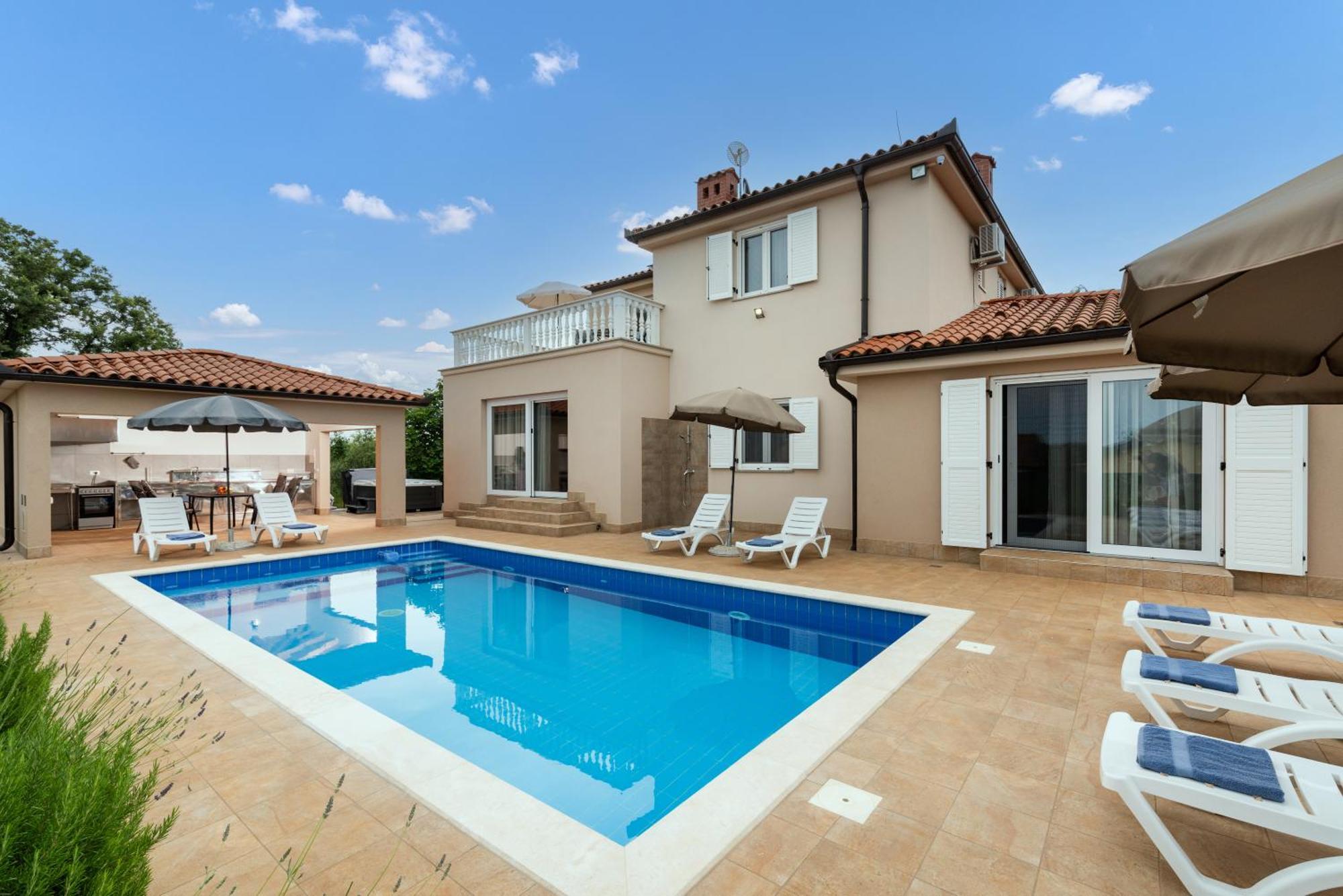 Villa Buroli With Pool, Sauna And Jacuzzi Bagian luar foto