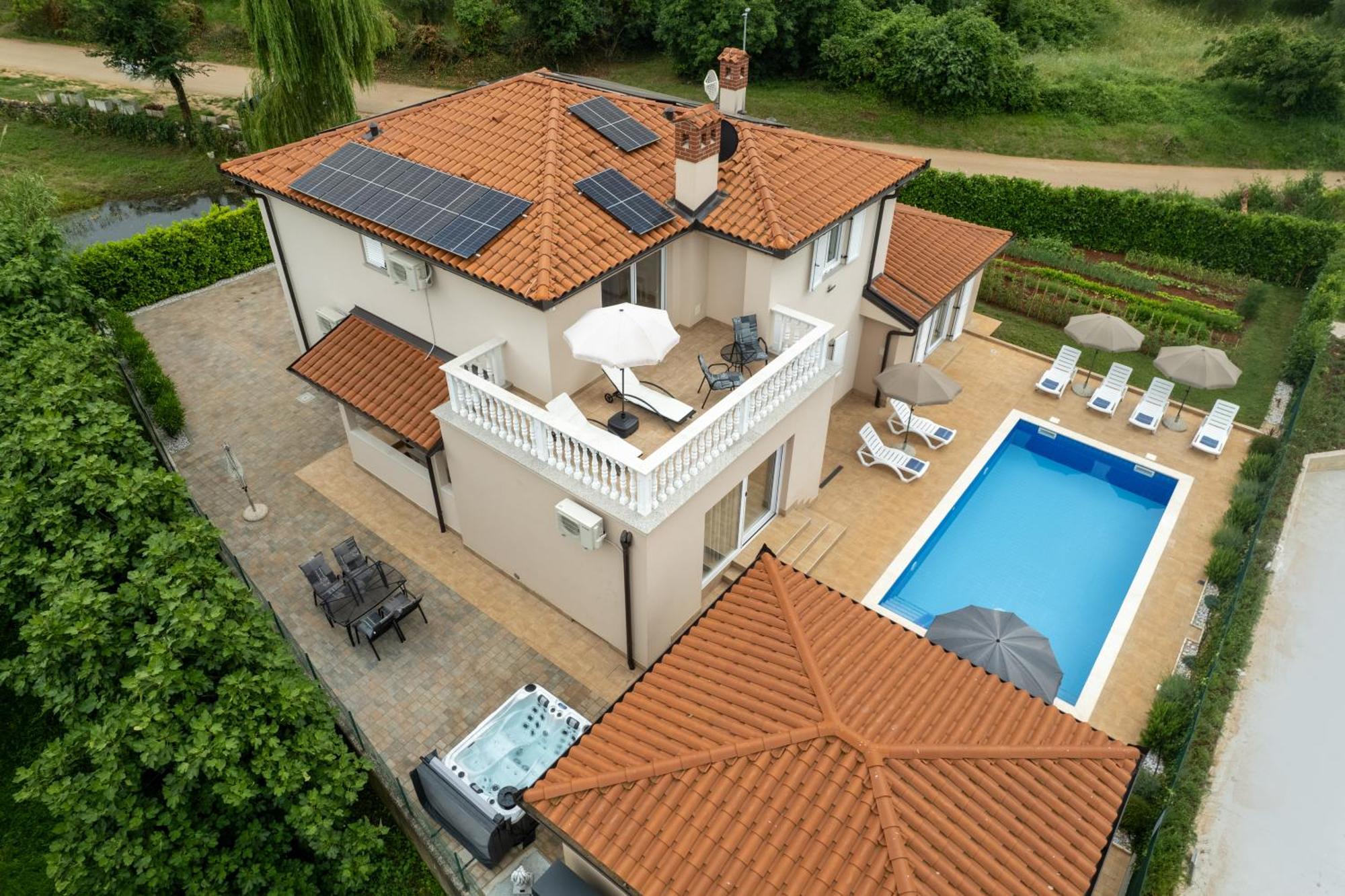Villa Buroli With Pool, Sauna And Jacuzzi Bagian luar foto